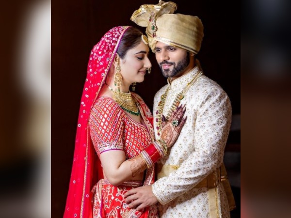 दिशा परमार और राहुल वैद्य का वेडिंग फोटोशूट