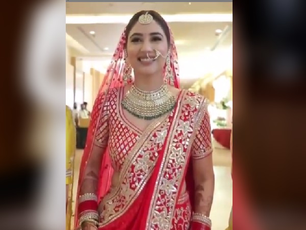 दिशा परमार का मेकअप