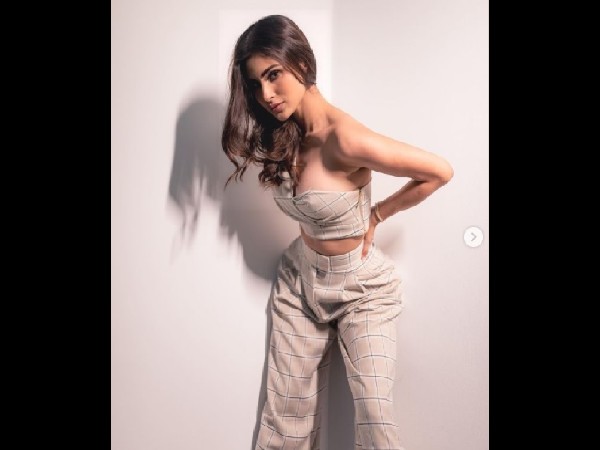 मौनी रॅाय का स्टाइल मौनी रॅाय का स्टाइल