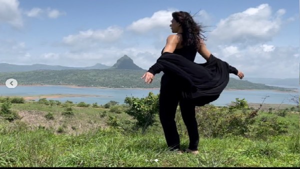खुले आसमान के नीचे सुष्मिता सेन