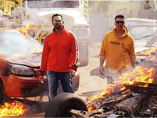 अक्षय कुमार संग रोहित शेट्टी उठाएंगे जोखिम