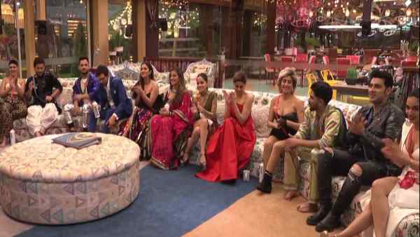 घर में सभी की एंट्री