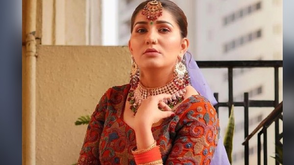 चुंदरी जयपुर से मंगवाई