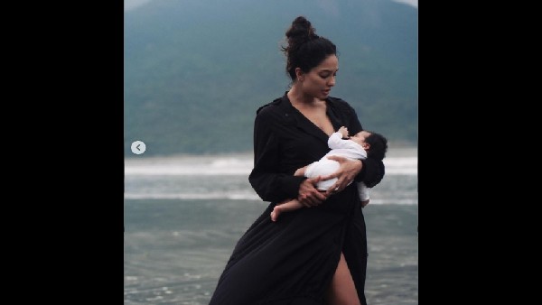 ब्लैक ड्रेस में हॅाट लीजा हेडन ब्लैक ड्रेस में हॅाट लीजा हेडन