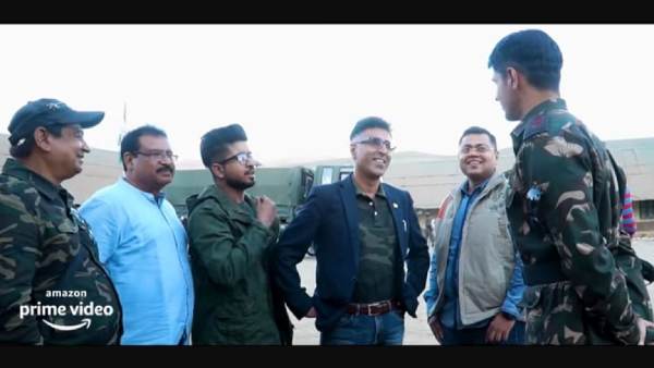 फिल्म बनाने के दौरान लगातार आप बत्रा परिवार के संपर्क में थे?