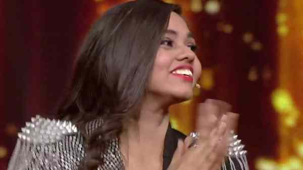 दिल थाम कर रह गईं