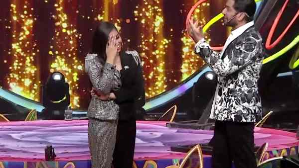 पहले ही राउंड में मिला गोल्डन माईक