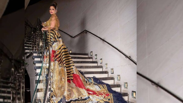 250 घंटें में तैयार हुआ गाउन 250 घंटें में तैयार हुआ गाउन