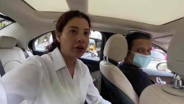 संभवना सेठ ने बनाया Vlog