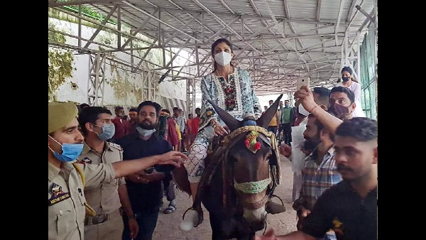 राज कुंद्रा अभी भी जेल में शिल्पा पहुंची वैष्णो देवी