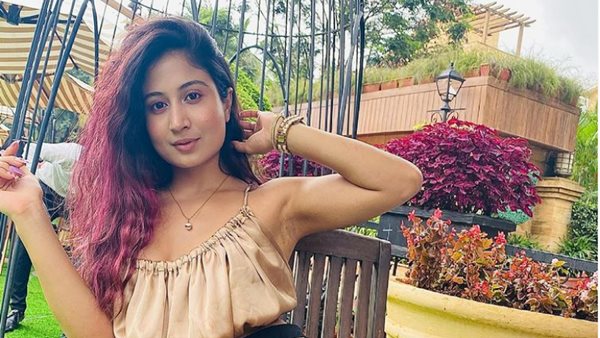 shreya-kalra-booked-for-dancing-on-road-in-indore