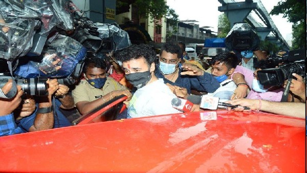 राज कुंद्रा जेल से बाहर फोटो