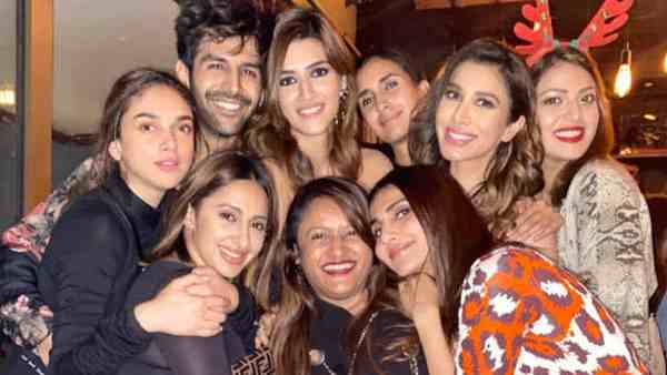 साथ में की जमकर पार्टियां