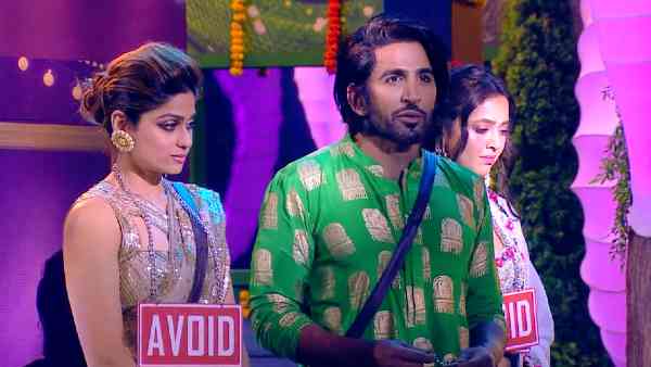 सभी ने किया तेजस्वी को Avoid