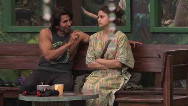 घर में रोईं शमिता