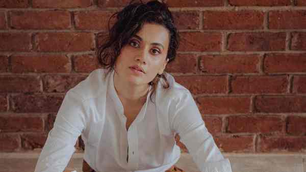 एक के बाद एक प्रोजेक्ट्स एक के बाद एक प्रोजेक्ट्स