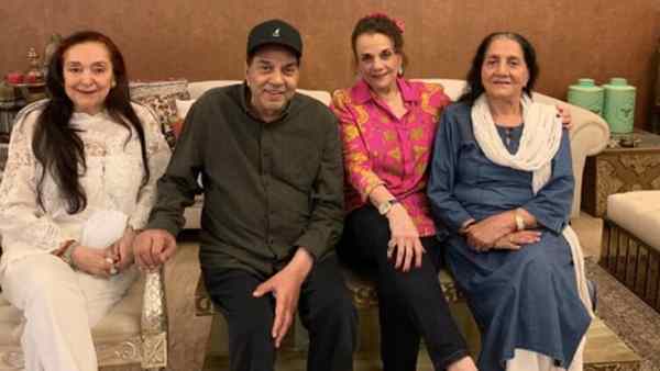 धर्मेंद्र ने भी बिताया समय