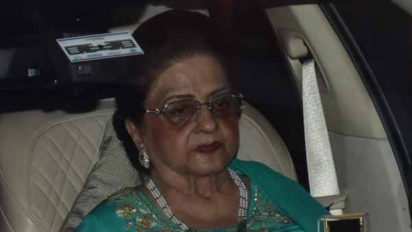 malaiaka-arora-s-first-diwali-with-arjun-kapoor-s-family-janhvi-shanaya-look-bomb-sonam-makes-laddo