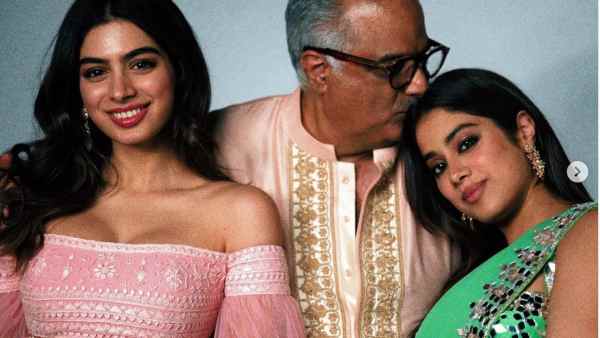 पापा के साथ जान्हवी - खुशी