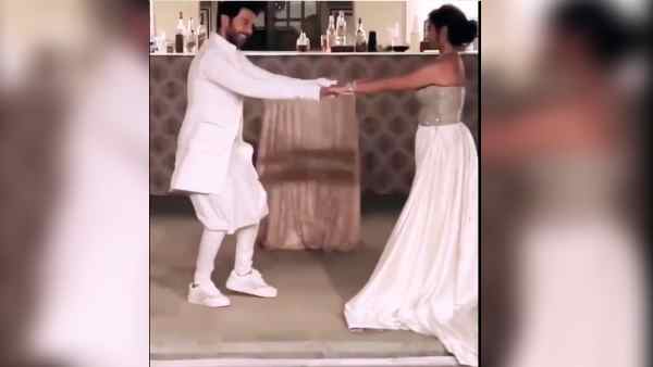 बेहद निजी समारोह बेहद निजी समारोह