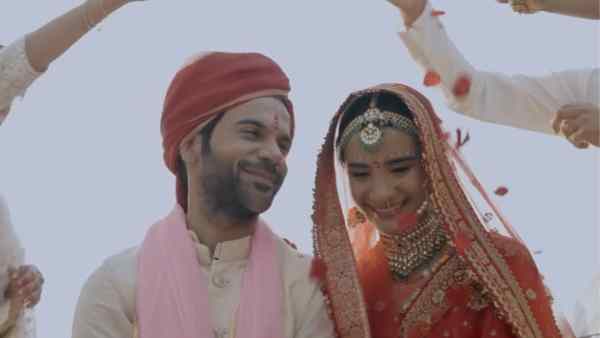 फूलों की बारिश