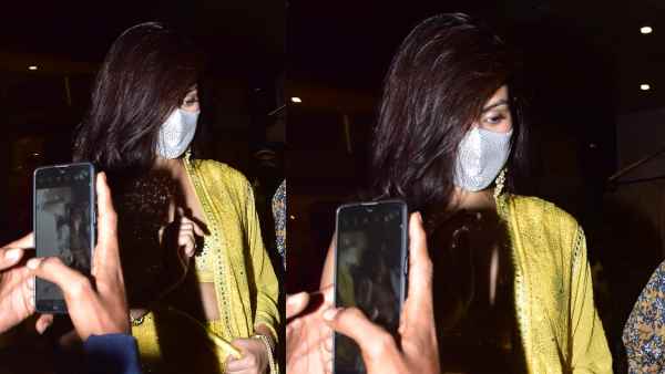 रिया चक्रवर्ती का वायरल लुक