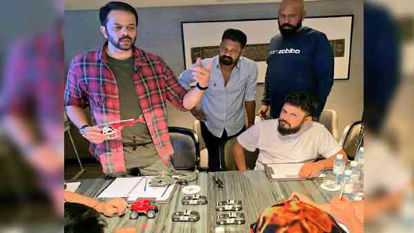 पहली 100 करोड़ी फिल्म