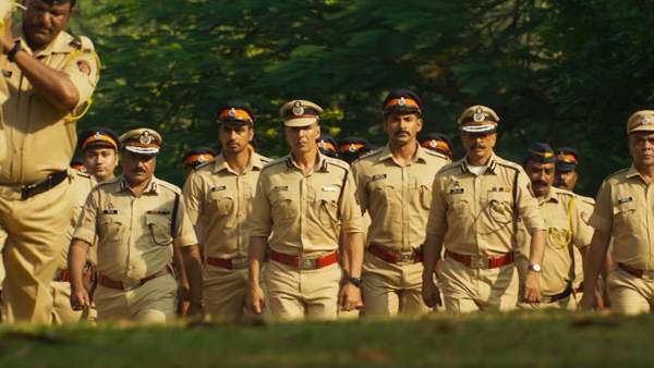 दर्शकों को सिनेमाघर लाई फिल्म