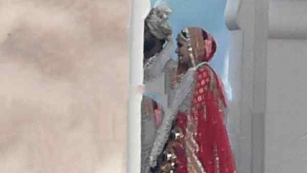 सब्यसाची के लहंगे में दिखीं कैटरीना