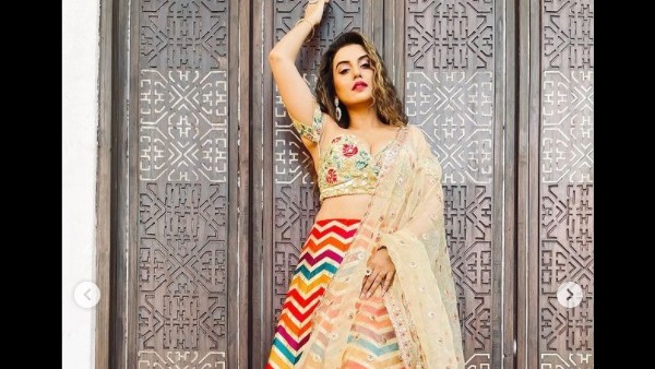 खेसारी और अक्षरा सिंह की सुपरहिट जोड़ी खेसारी और अक्षरा सिंह की सुपरहिट जोड़ी