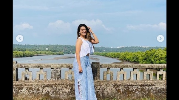 अक्षरा सिंह गोवा वेकेशन