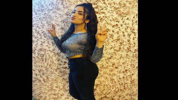 आम्रपाली दुबे की सेक्सी फोटो