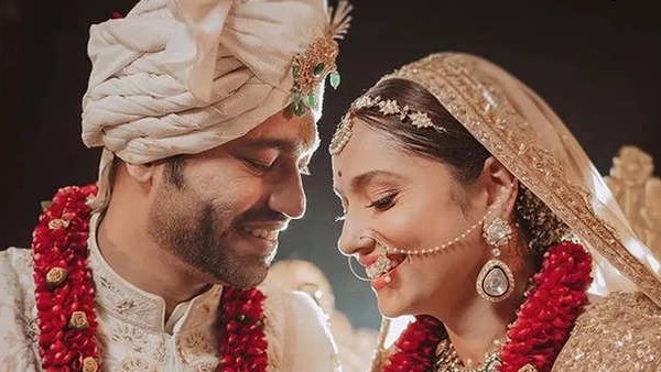 अंकिता लोखंडे की हुई शादी, पति विकी जैन ने ऐसे किया प्रपोज अंकिता लोखंडे की हुई शादी, पति विकी जैन ने ऐसे किया प्रपोज