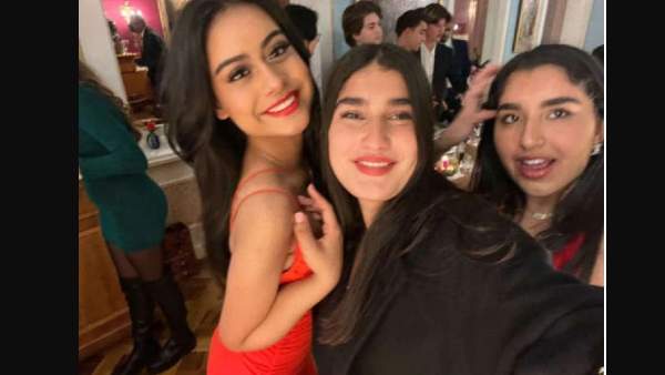 दोस्तों के साथ पार्टी