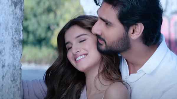 औसत लेकिन स्थिर पकड़ औसत लेकिन स्थिर पकड़