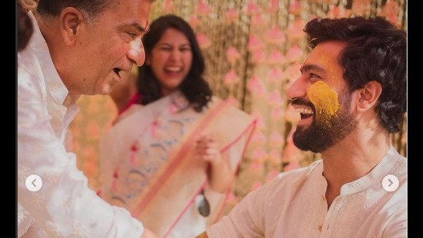 अपने पिता के साथ विकी कौशल