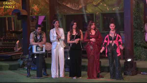 bigg-boss-15-grand-finale-tejasswi-prakash-wins-bigg-boss-15-40-lakh-cash-prize-beat-pratik-sehajpal