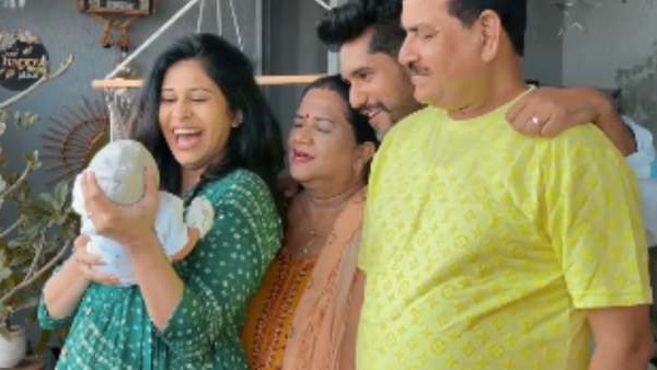 किश्वर ने लिखा मदद के लिए कोई नहीं