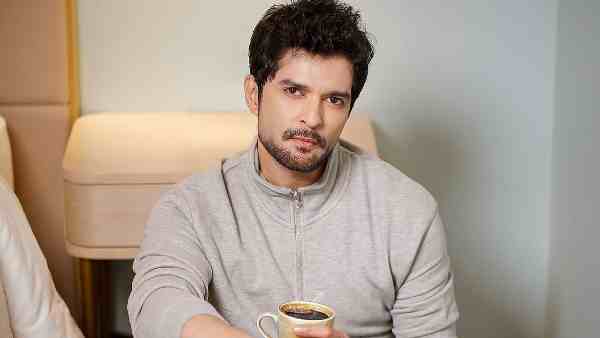 टीवी का लगातार बने रहे हिस्सा