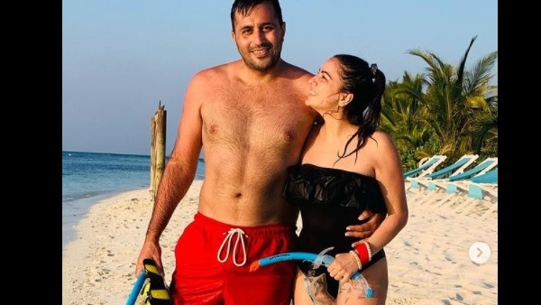 श्रद्धा आर्या ने 16 नवंबर 2021 को अपने ब्वॅायफ्रेंड राहुल नागल के साथ शादी की।