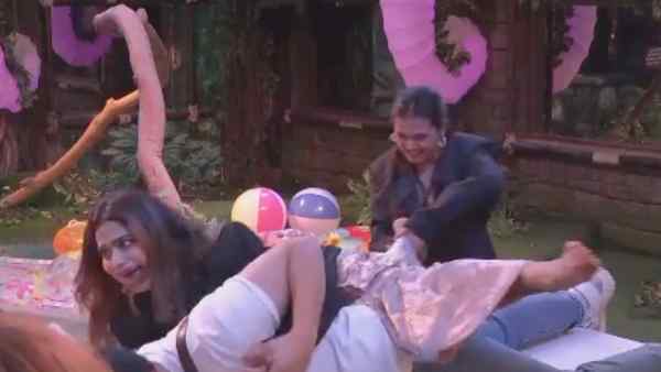 मसाज पर बवाल मसाज पर बवाल