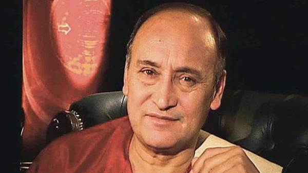 पद्म भूषण से सम्मानित विक्टर बनर्जी पद्म भूषण से सम्मानित विक्टर बनर्जी