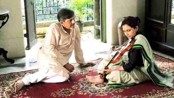 मराठी फिल्मों से शुरूआत मराठी फिल्मों से शुरूआत