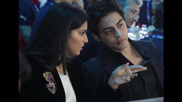 ब्लैक ब्लेजर में आर्यन खान का लुक देखकर