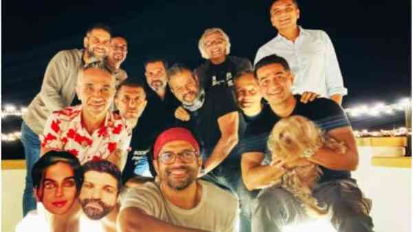 कर चुके हैं बैचलर पार्टी