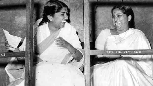 गाने के साथ एक्टिंग