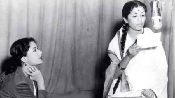 रेडियो पर गाया था पहला गाना