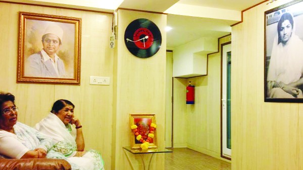 लता मंगेशकर का करोड़ों का महल जैसा आलीशान भवन