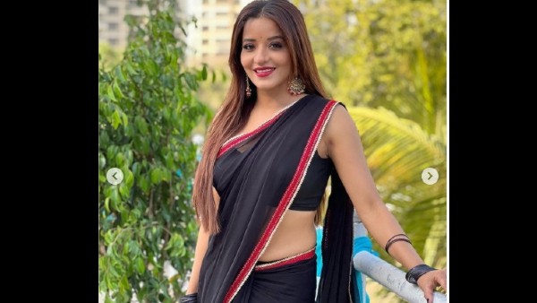 मोनालिसा का ब्लैक साड़ी लुक