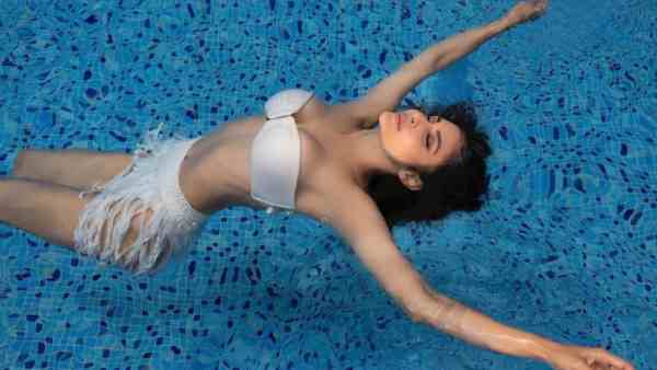 अक्षय कुमार के साथ डेब्यू अक्षय कुमार के साथ डेब्यू